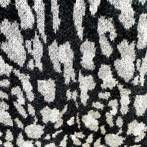 NWOT Express ~ Long Sleeve Animal Print Sweater Dress size XXS - Picture 3 of 7